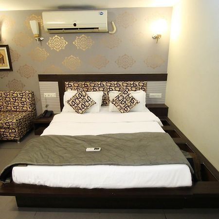 Oyo 4161 Hotel Shailly Inn Ahmedabad Exteriör bild