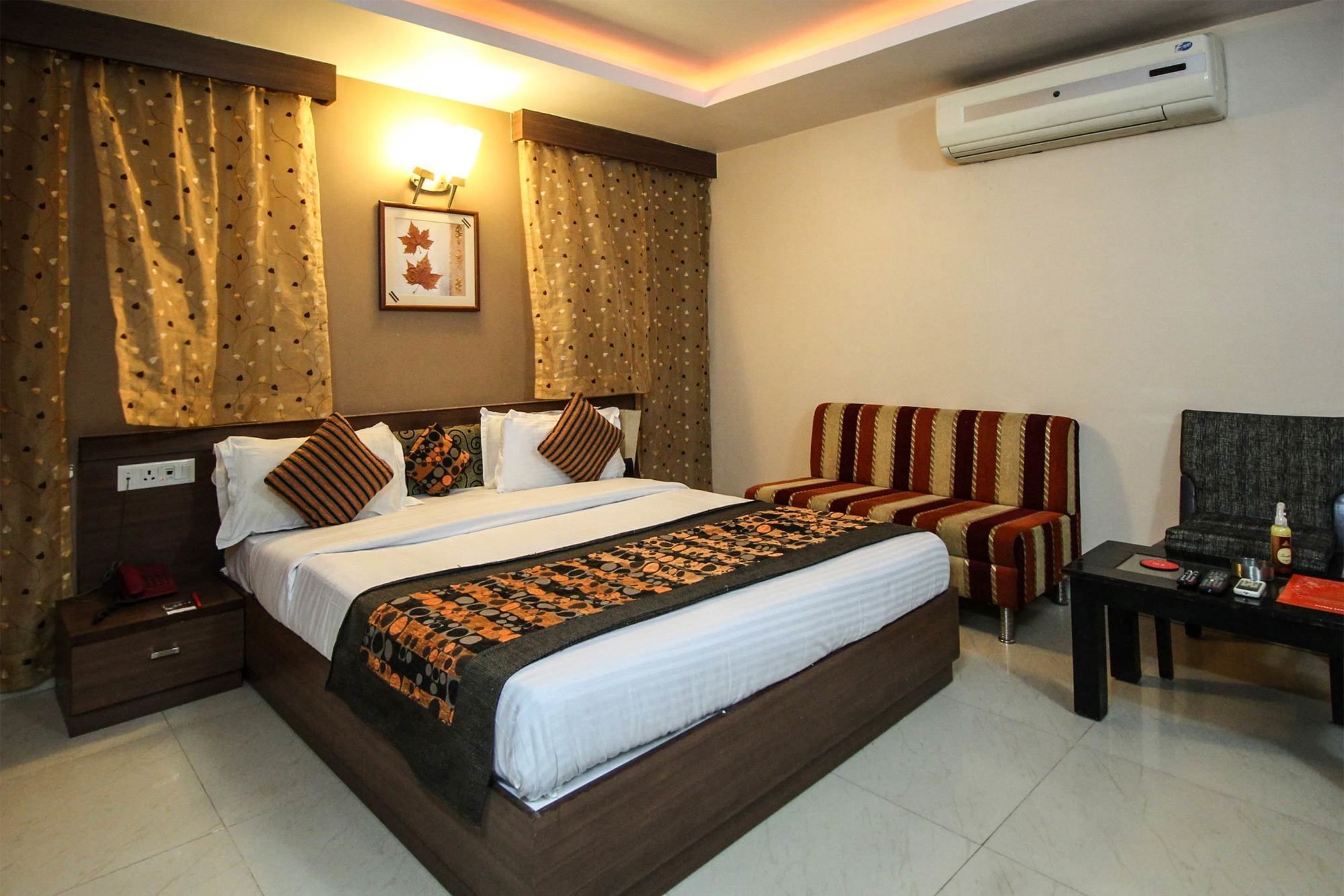 Oyo 4161 Hotel Shailly Inn Ahmedabad Exteriör bild