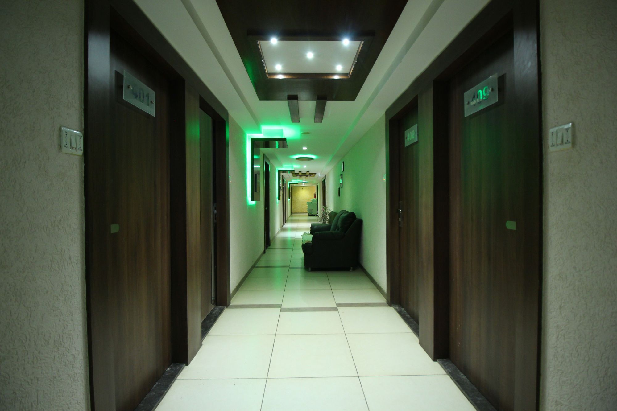 Oyo 4161 Hotel Shailly Inn Ahmedabad Exteriör bild