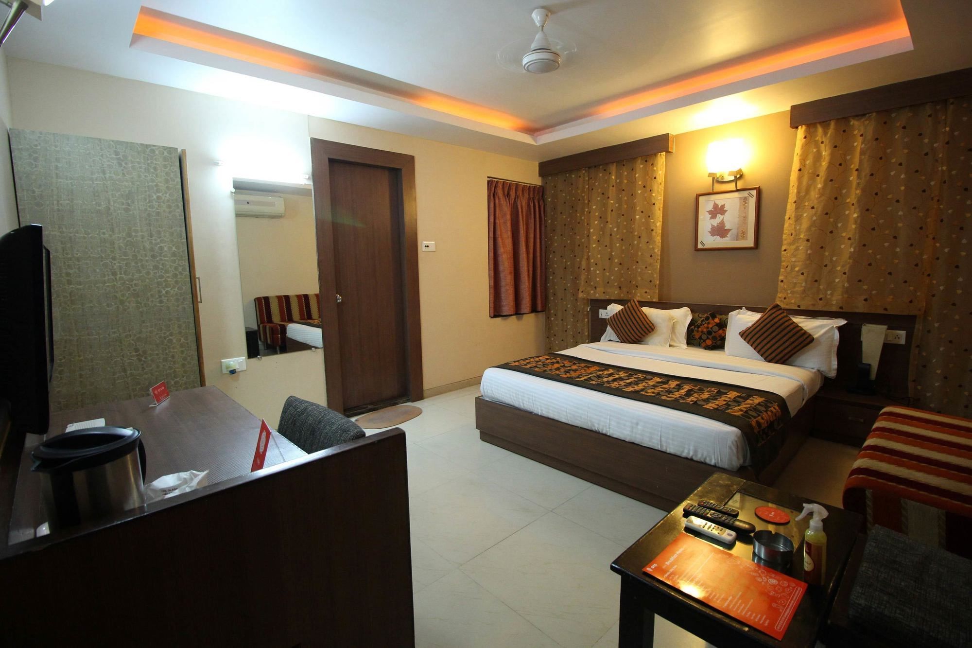 Oyo 4161 Hotel Shailly Inn Ahmedabad Exteriör bild