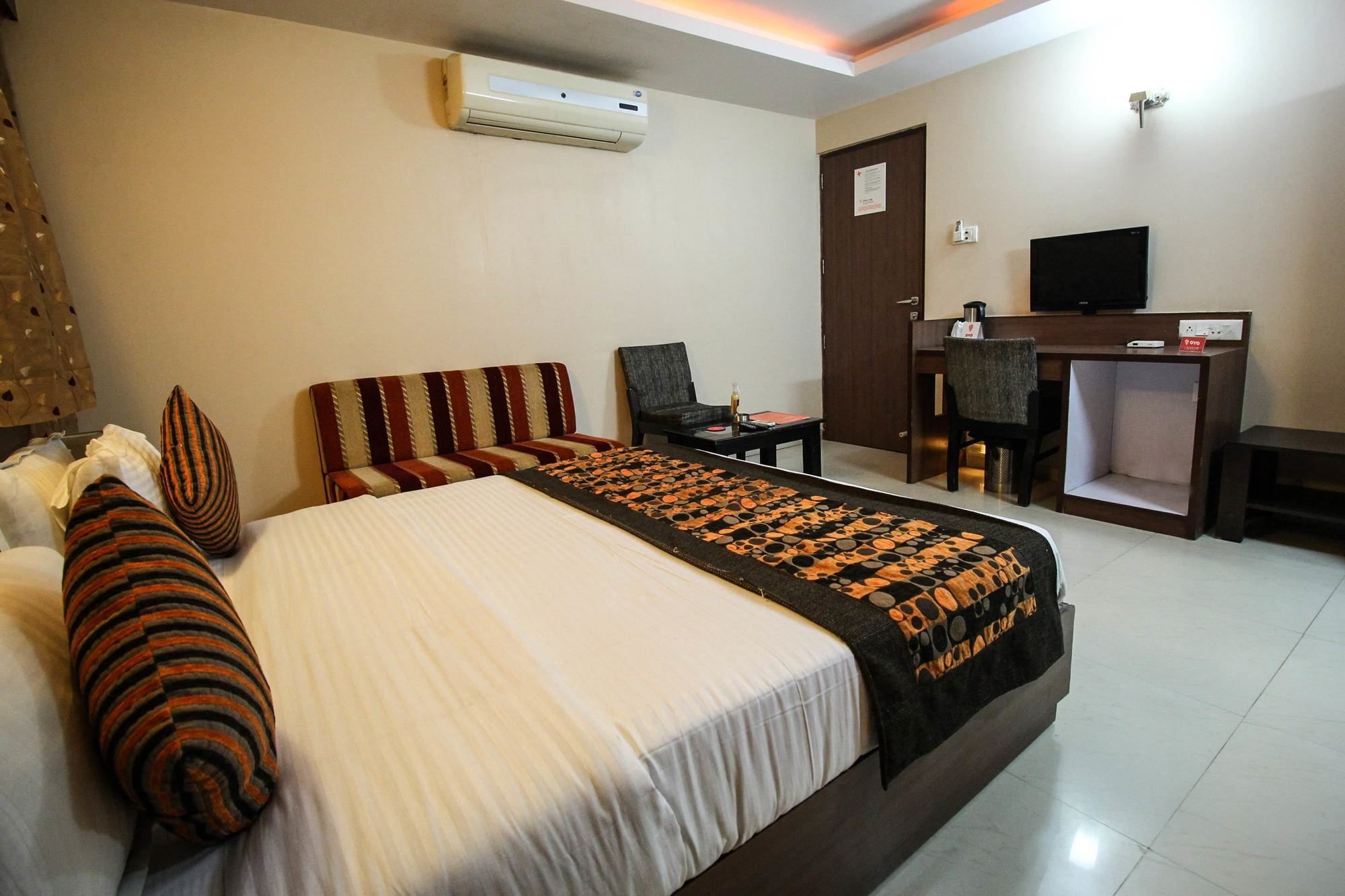 Oyo 4161 Hotel Shailly Inn Ahmedabad Exteriör bild