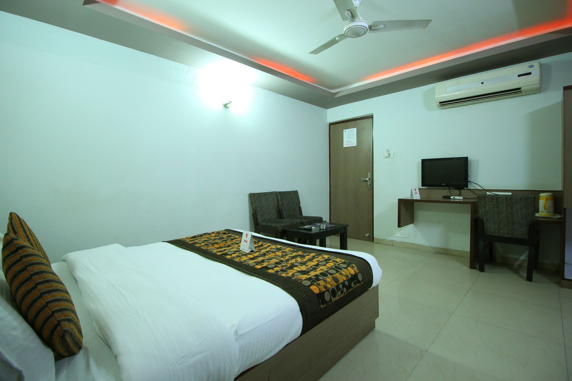 Oyo 4161 Hotel Shailly Inn Ahmedabad Exteriör bild