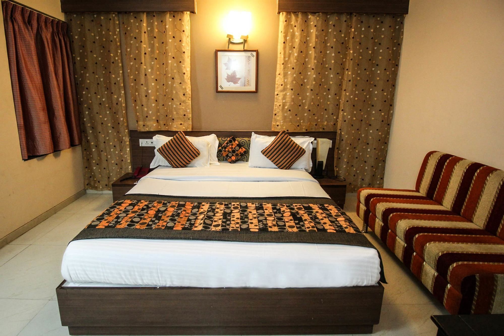 Oyo 4161 Hotel Shailly Inn Ahmedabad Exteriör bild
