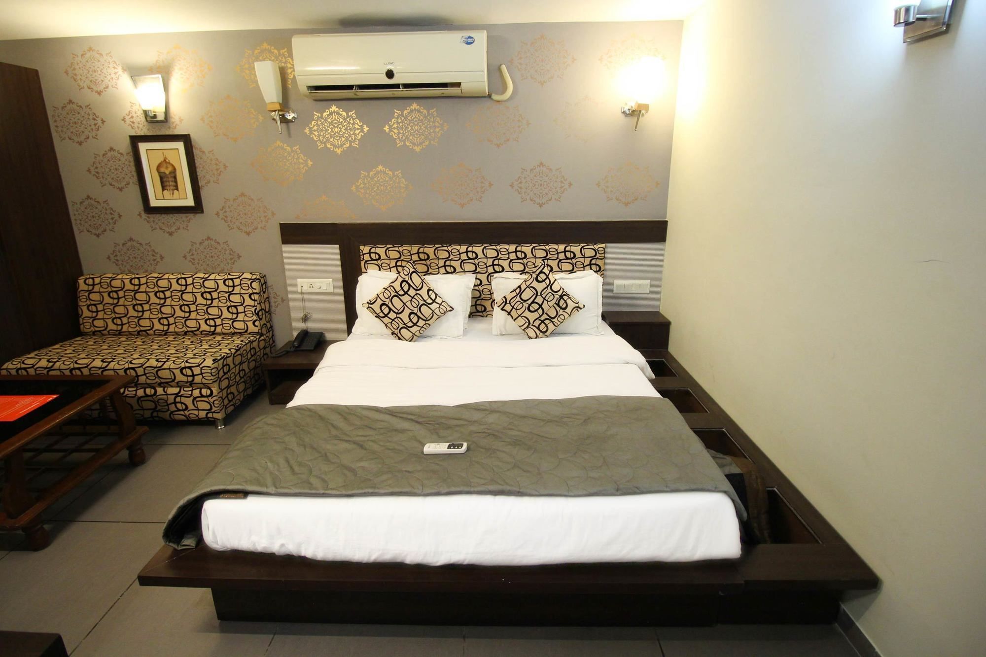 Oyo 4161 Hotel Shailly Inn Ahmedabad Exteriör bild